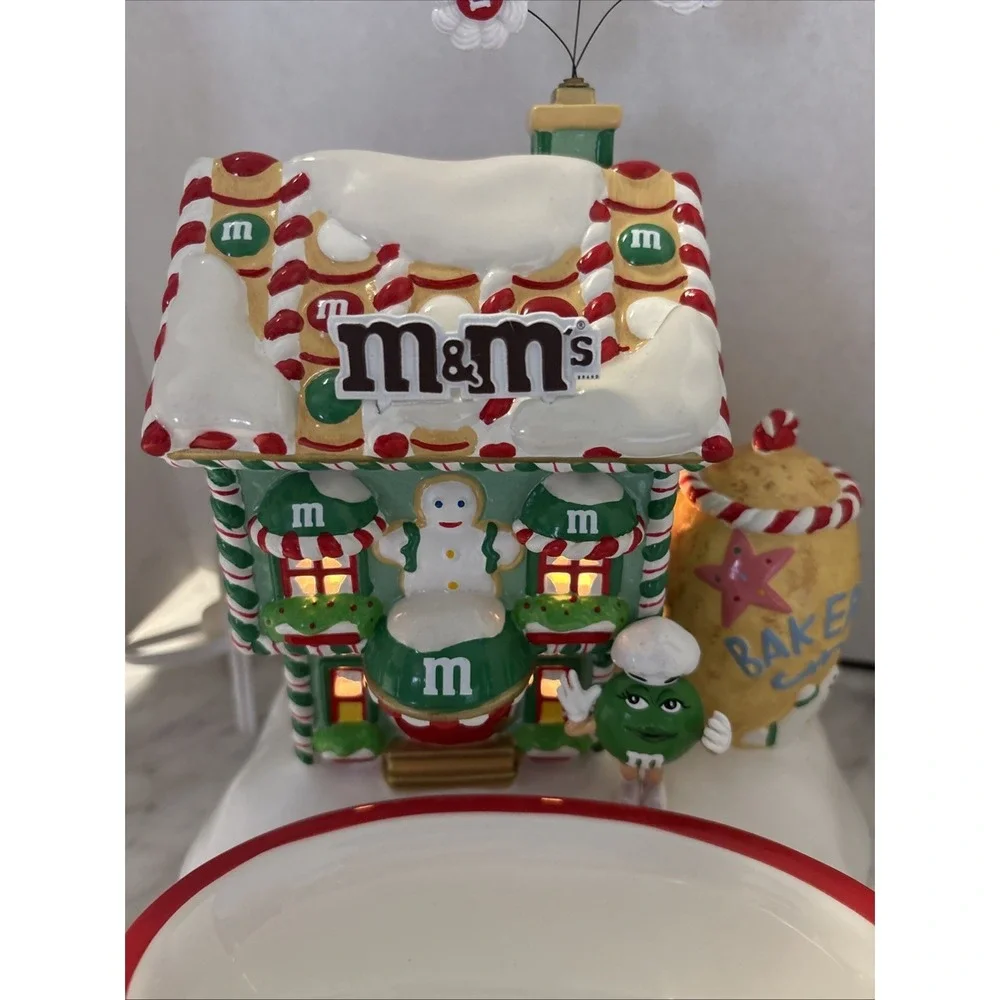 Dept 56 M&M's Christmas Bakery Lighted House Building &‎ Candy Dish With Light